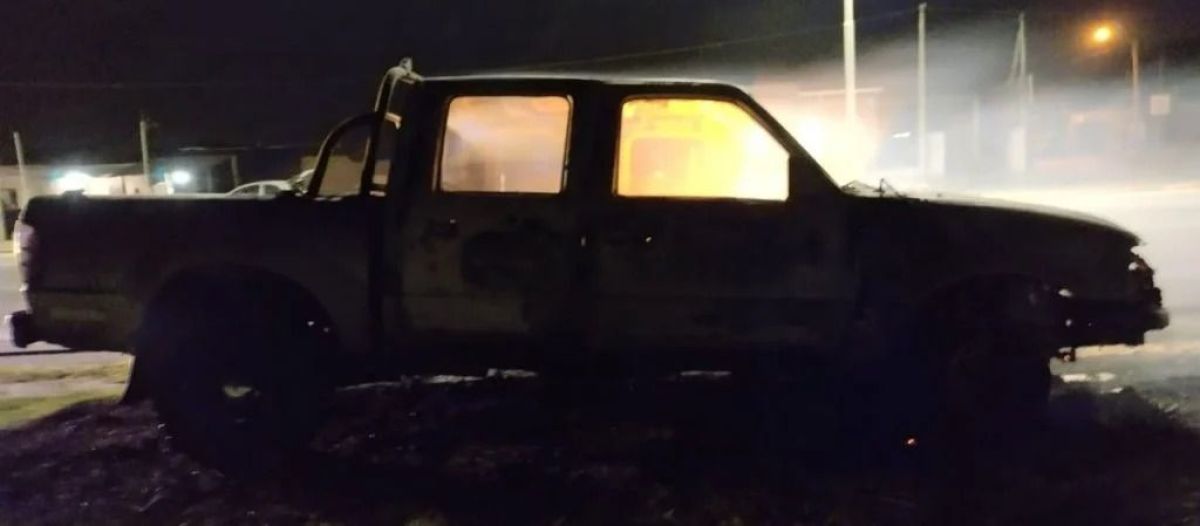 Se incendió una camioneta en Pocito y el dueño se salvó de milagro 