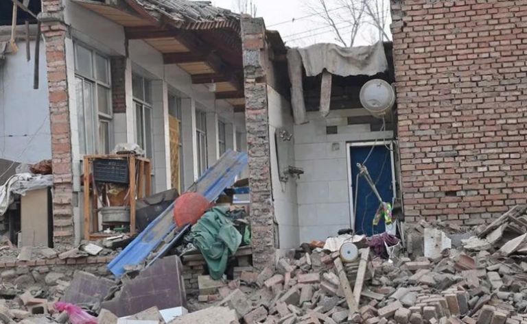 Un terremoto en China dejó más de 110 muertos y cientos de heridos