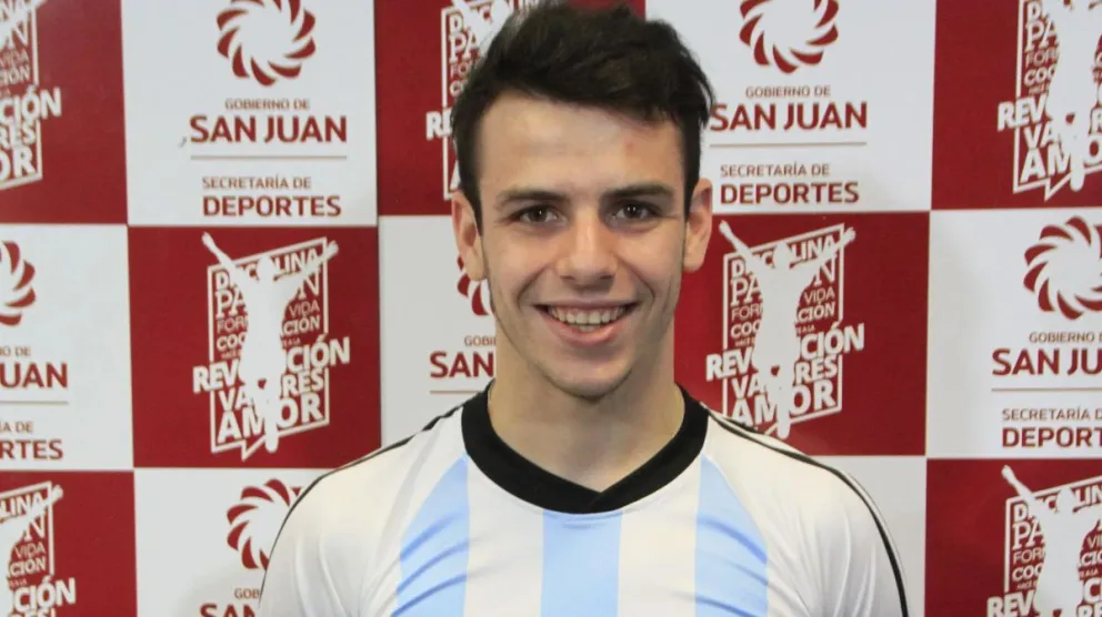 El sanjuanino Ezequiel Mena ganó el premio Olimpia como mejor hockista sobre patines