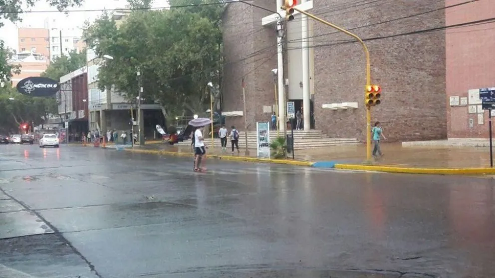 Lluvia y granizo azota varios departamentos de san juan
