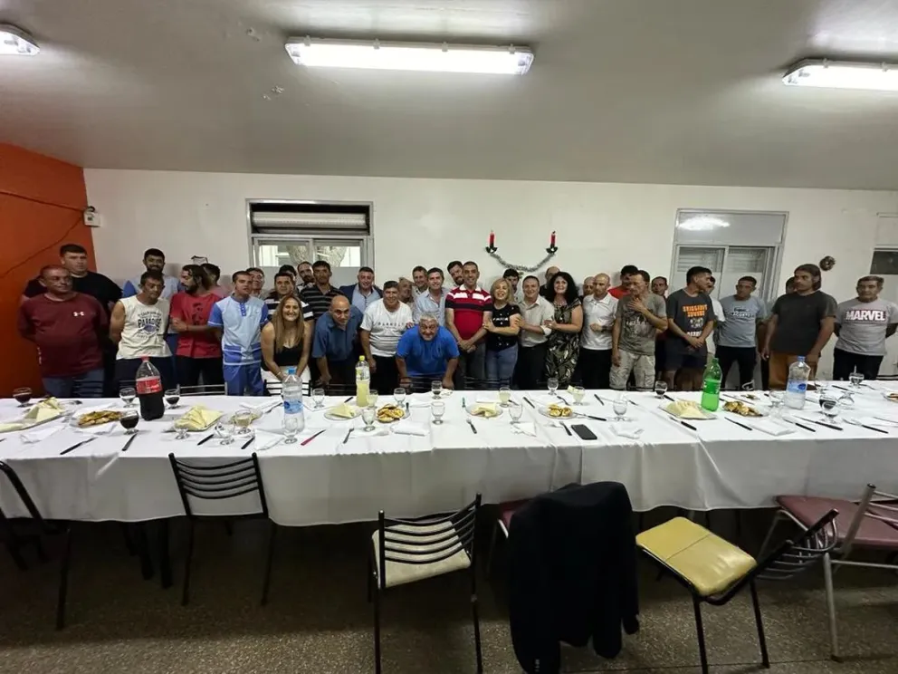 El gobernador compartió un brindis en el Hogar Papa Francisco esta Nochebuena