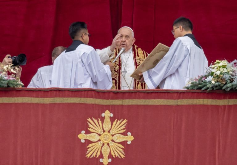 El Papa Francisco aboga por el fin de la guerra en su mensaje de Navidad: las personas no quieren armas sino pan