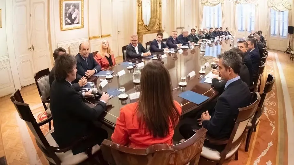 Gobierno avanza "a todo o nada" con los gobernadores para la aprobación de la Ley ómnibus