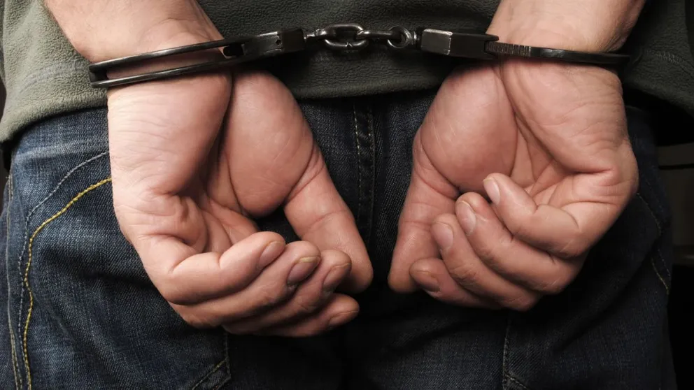 Violó a su hijastro menor de edad y lo condenaron a 10 años de prisión