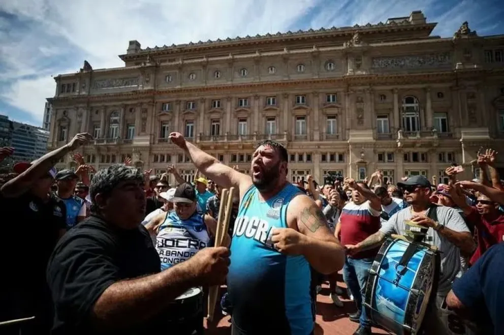 Milei quiere recibir a la CGT para negociar el paro del 24 de enero 