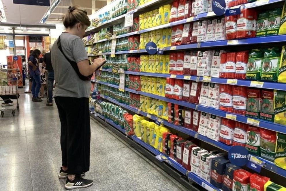 Las ventas en supermercados cayeron un 8% en febrero