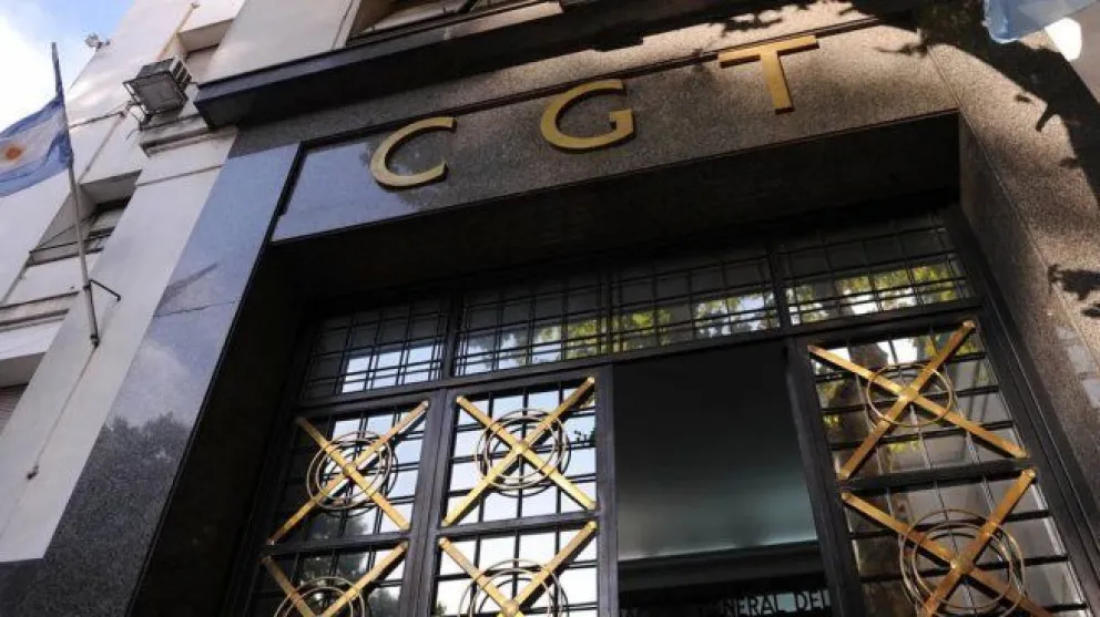 DNU de Milei: levantan feria judicial para tratar el amparo de la CGT