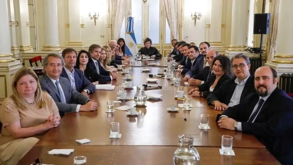 Pese al revés judicial, Milei enviará el DNU completo al Congreso