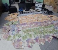 Allanamientos y dos detenidos tras el robo de un bolso con 2 millones de pesos en Capital