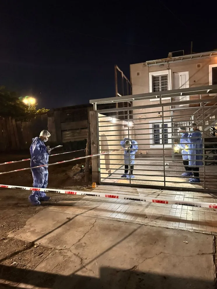 Encontraron a un hombre asesinado en Trinidad: sospechan de una mujer