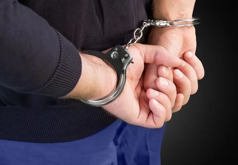 Un ladrón detenido por robar y a amenazar con un cuchillo a dos jóvenes