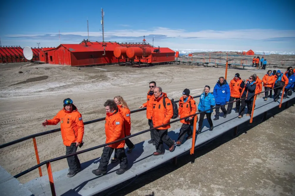 Milei inicia la primera expedición científica de la  Agencia Internacional de Energía Atómica en la Antártida