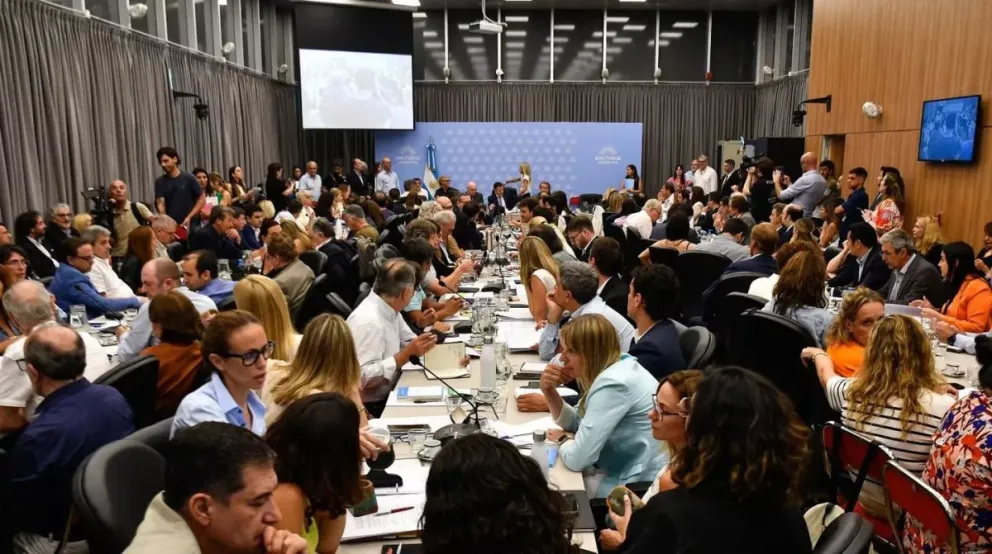 Diputados comenzaron a debatir la Ley Ómnibus