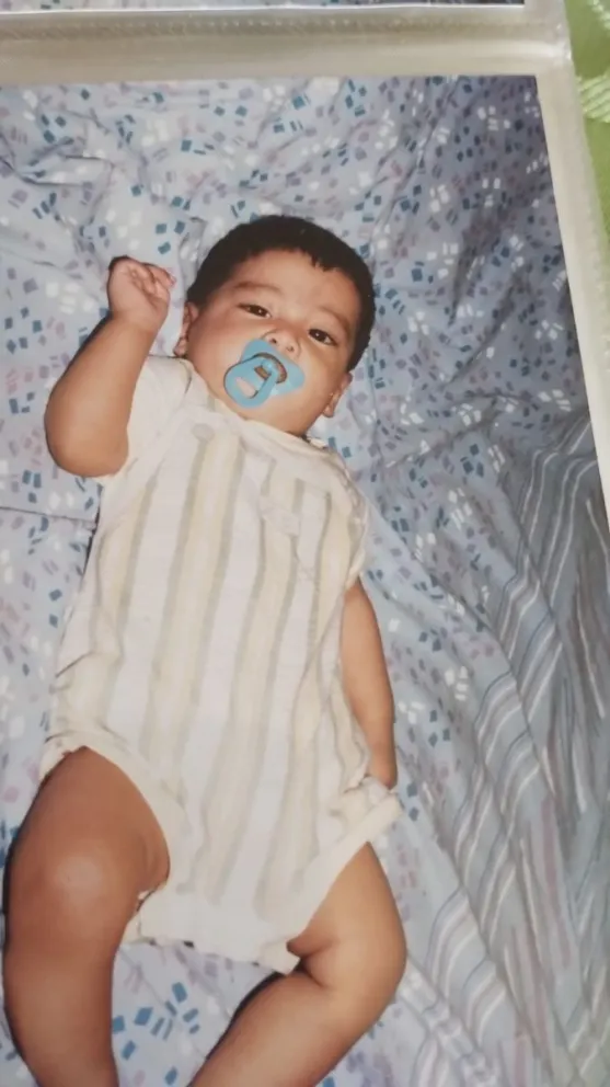 Un sanjuanino pide ayuda para encontrar a su mamá biológica 