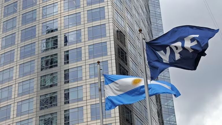La jueza  Preska habilitó embargos a Argentina en el caso YPF