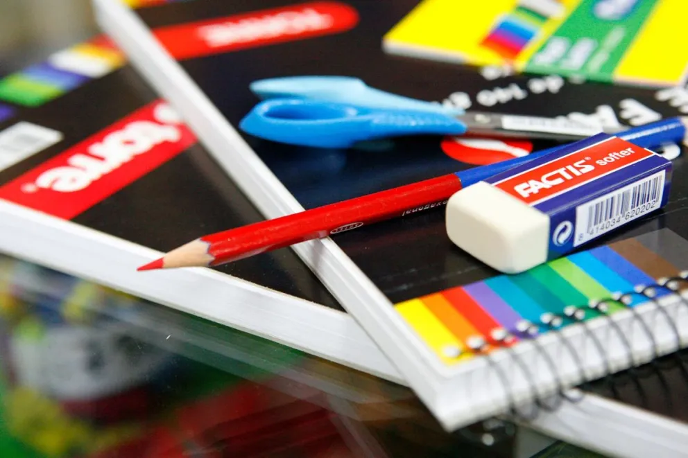 El Gobierno lanzará "vouchers" para la compra de útiles escolares