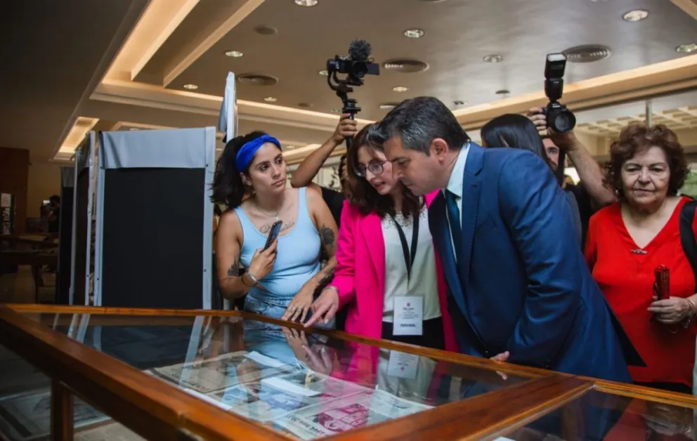 Orrego inauguró la muestra fotográfica que conmemora el 80° aniversario del terremoto del ´44