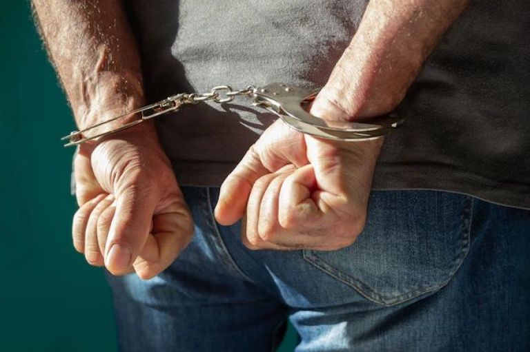 Emboscaron a un hombre en un baldío para robarle: uno de ellos pasará 5 años en la cárcel 