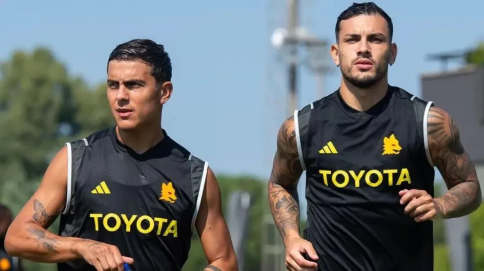 Paredes y Dybala abordados por los fanáticos tras el despido de Mourinho