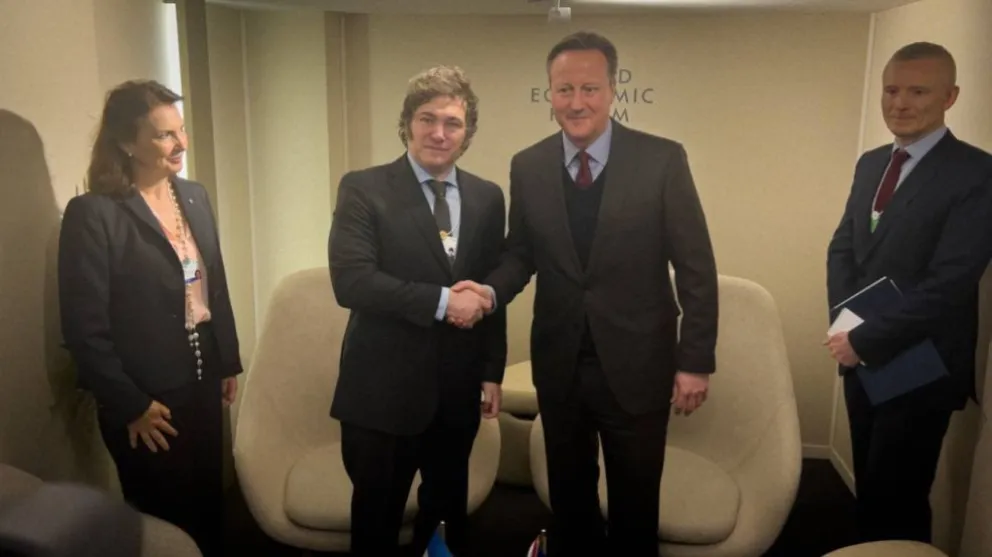 El presidente se reunió con el canciller del Reino Unido para reactivar las relaciones diplomáticas