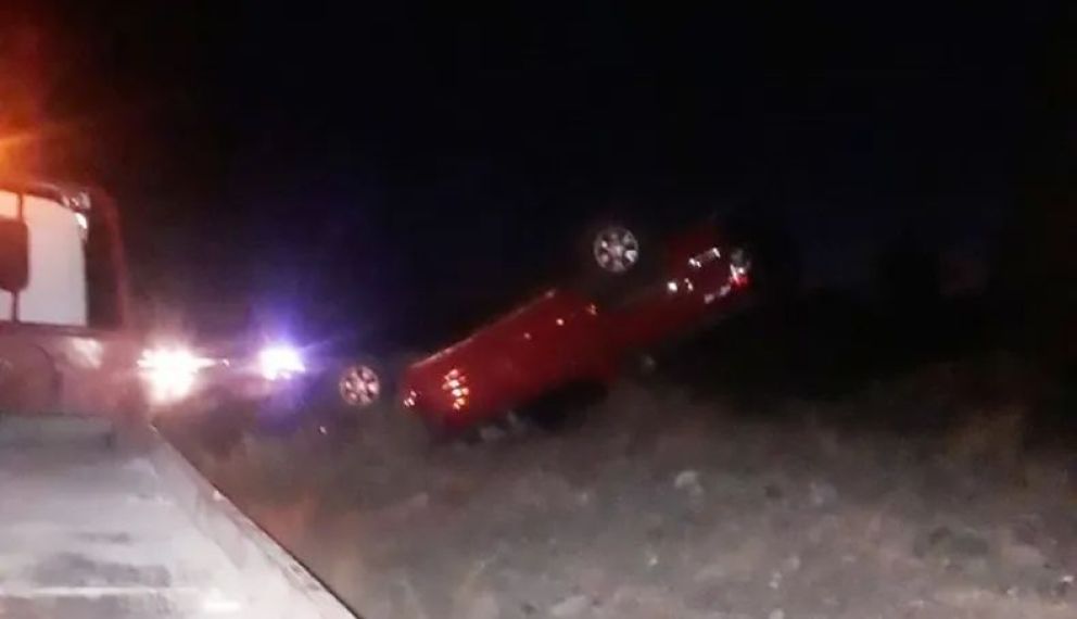Un hombre perdió el control de su camioneta y volcó en la curva del Portezuelo
