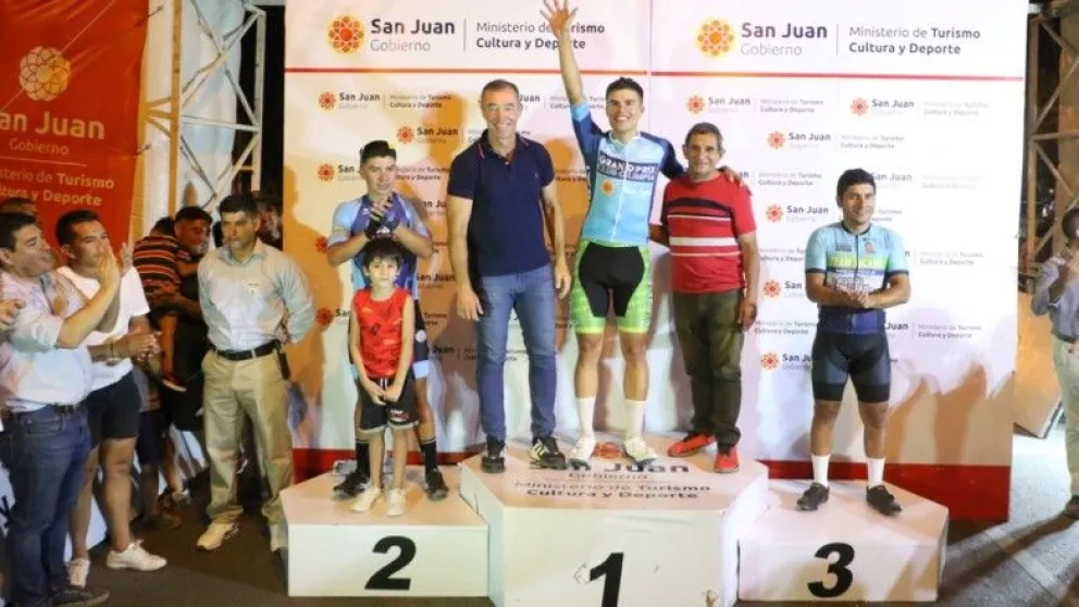 Leo Cobarrubia se quedó con el Prólogo del Grand Prix