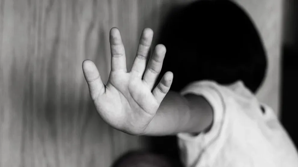 Un joven irá a juicio por golpear a sus hermanitas y causar pánico en su familia
