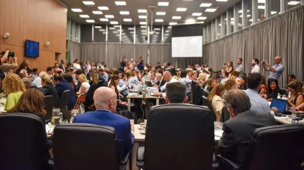 Ley Ómnibus: el oficialismo consiguió el dictamen de comisión y buscará darle media sanción este jueves