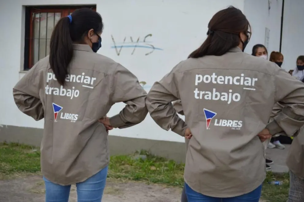 Desde este lunes, el Gobierno suspendió a más de 27 mil planes sociales por irregularidades