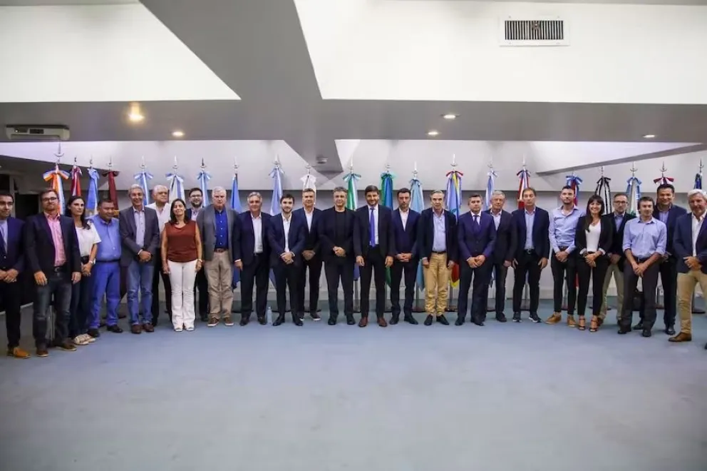 Gobernadores dialoguistas logran avances en la negociación con el Gobierno por la Ley Ómnibus, pero quedan puntos pendientes