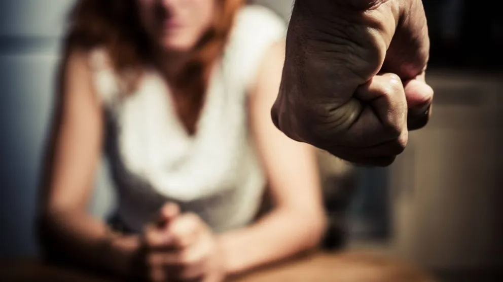 Detuvieron a un hombre que golpeó a su pareja mientras acampaban en el Camping de Rivadavia