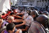  Protesta en el Congreso: enfrentamientos entre manifestantes y la policía por la ley ómnibus