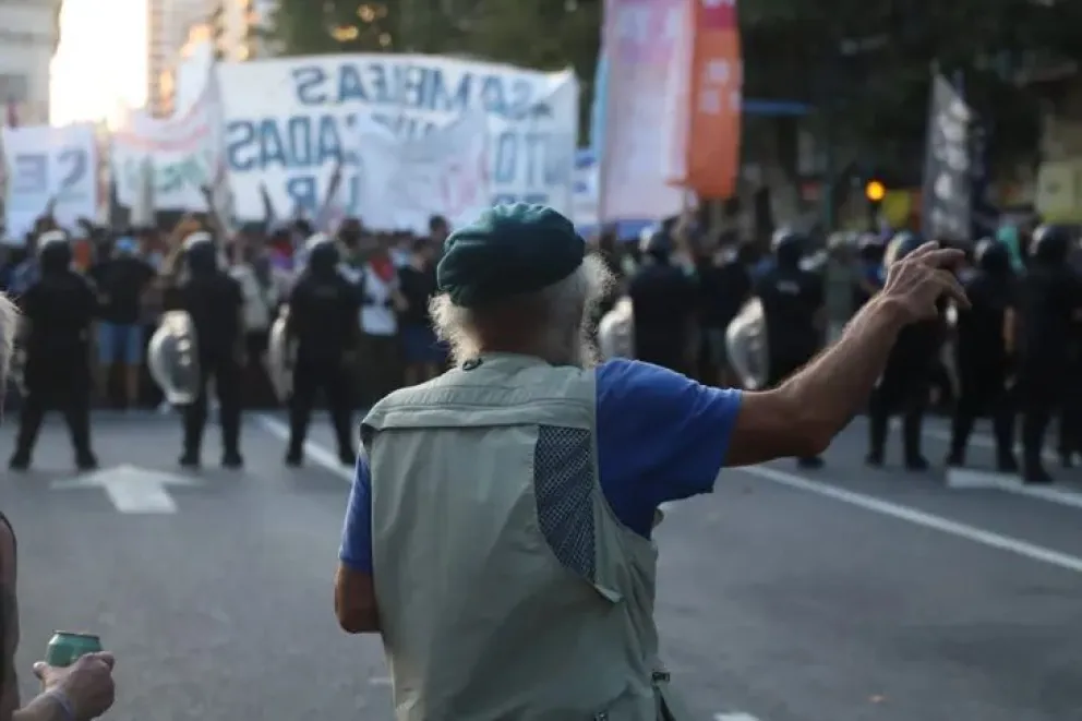 Tensión en los alrededores del Congreso tras la aprobación de la Ley Ómnibus