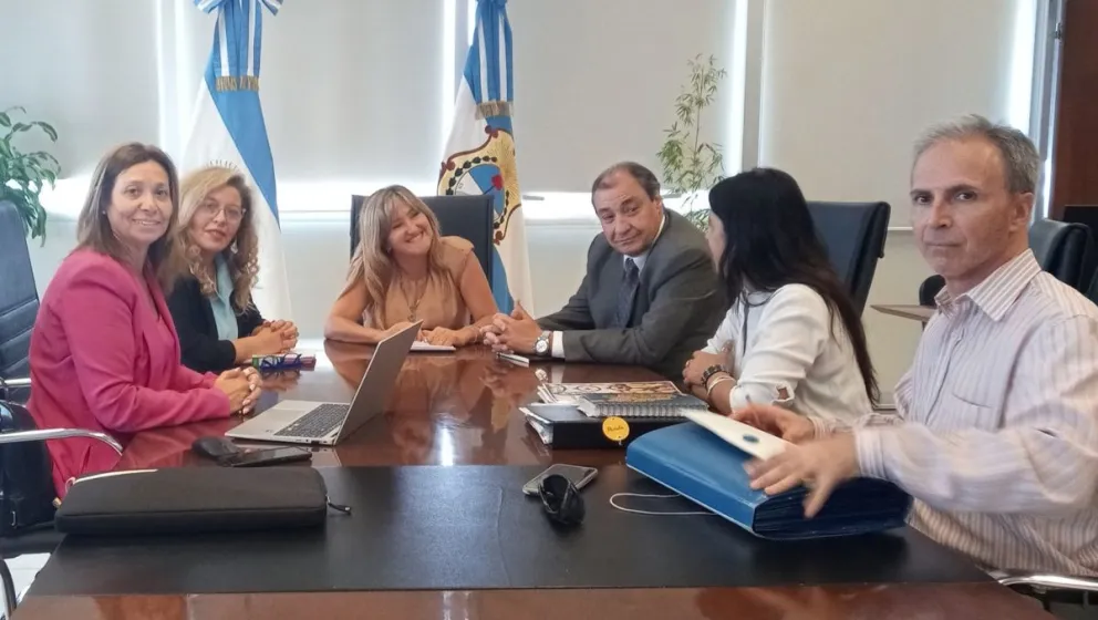 Los gremios docentes piden paritarias para tratar la recomposición salarial 