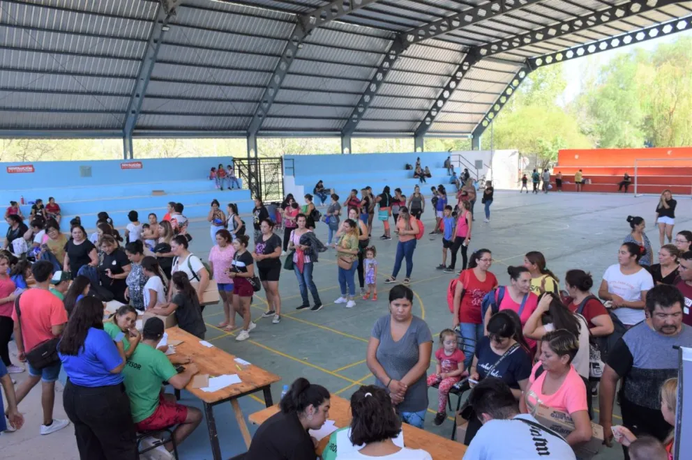 Entregaron más de 700 kits escolares en Zonda y Ullúm
