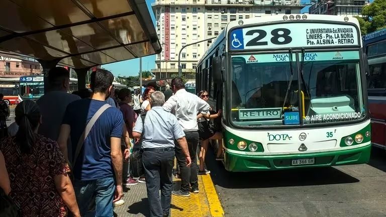 El Gobierno decidió eliminar el fondo compensador del interior: ajuste fiscal en el transporte público