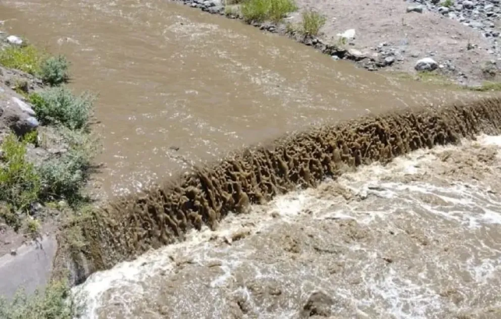 Comenzó la lluvia y la creciente no demoró en aparecer en algunas rutas