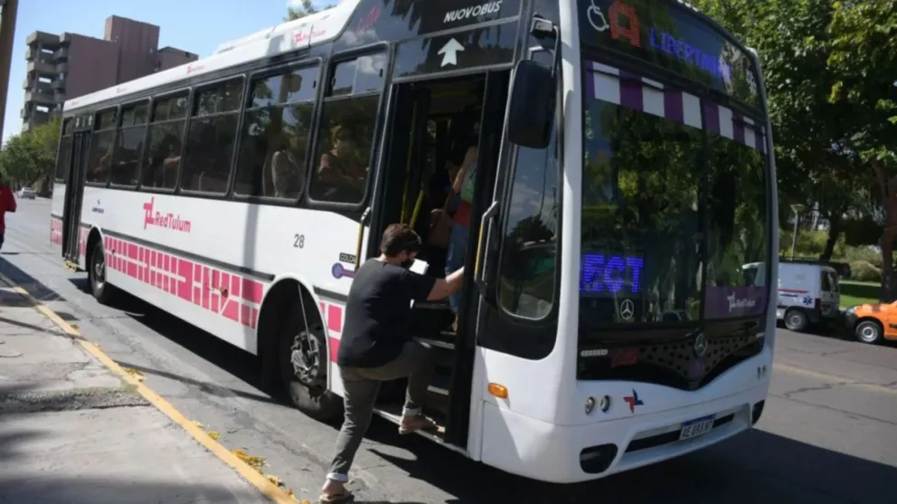 Fuerte descargo de la UTA y la CGT, el transporte "colapsará" por la quita de subsidios