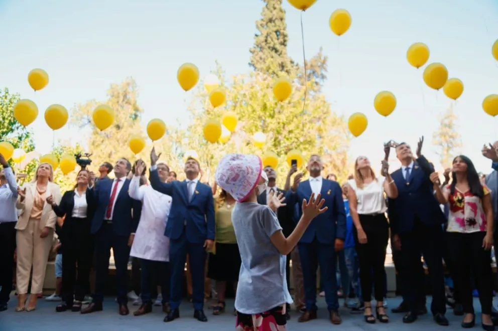 Orrego estuvo presente en la suelta de globos por el Día de la Lucha contra el Cáncer Infantil