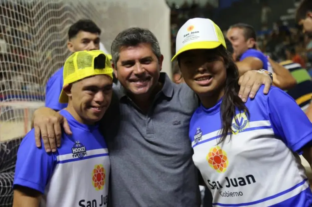 Marcelo Orrego, participó de una jornada de hockey inclusivo