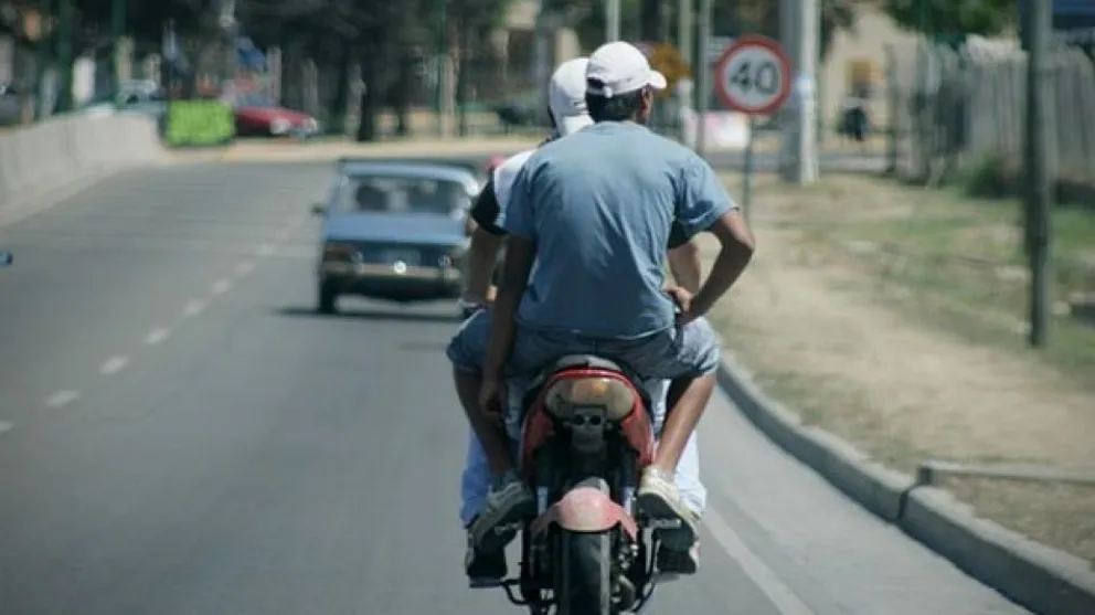 Dos motochorros condenados por robarle a una madre y sus dos hijos 