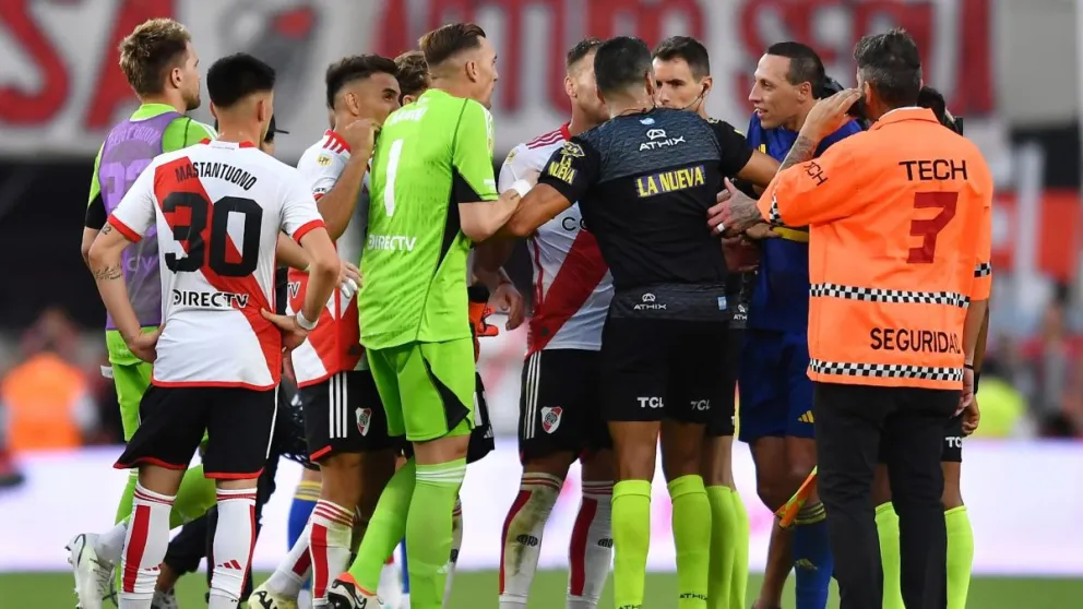 "Gorread..": el picante cruce entre Lema y Armani tras el final del Superclásico 