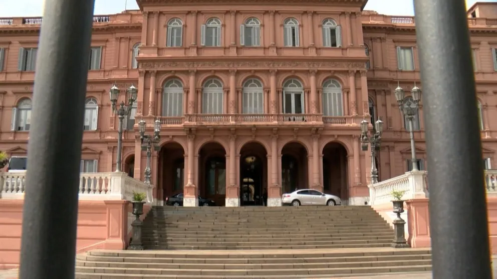 El gobierno nacional califica como "extorsión" la amenaza de cortar combustible a los argentinos por parte del gobernador de Chubut