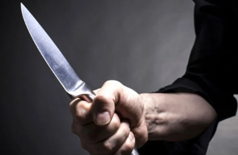 Asaltó a dos mujeres y a una le puso un cuchillo en el cuello