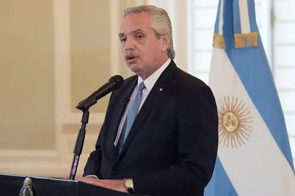 El juez Julián Ercolini pidió los registros migratorios de Alberto Fernández y del broker involucrado