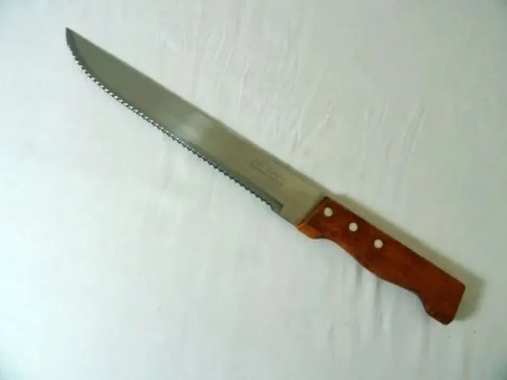 Finge ser un pasajero para luego asaltar a punta de cuchillo a un remisero