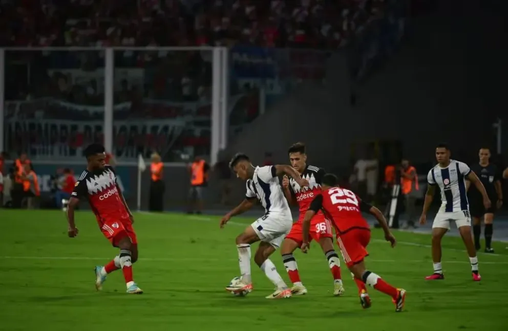 River empató 2 a 2 con Talleres en un partido apasionante