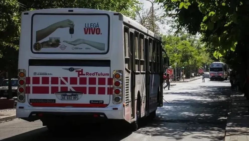 El Gobierno justifica faltas y tardanzas por el paro de colectivos