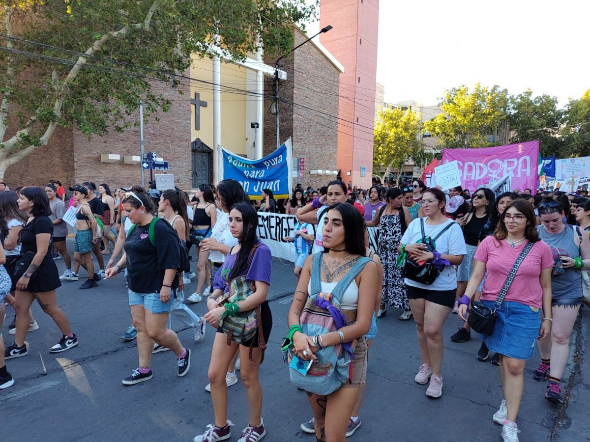 Mujeres sanjuaninas marcharon contra la violencia machista y el ajuste económico