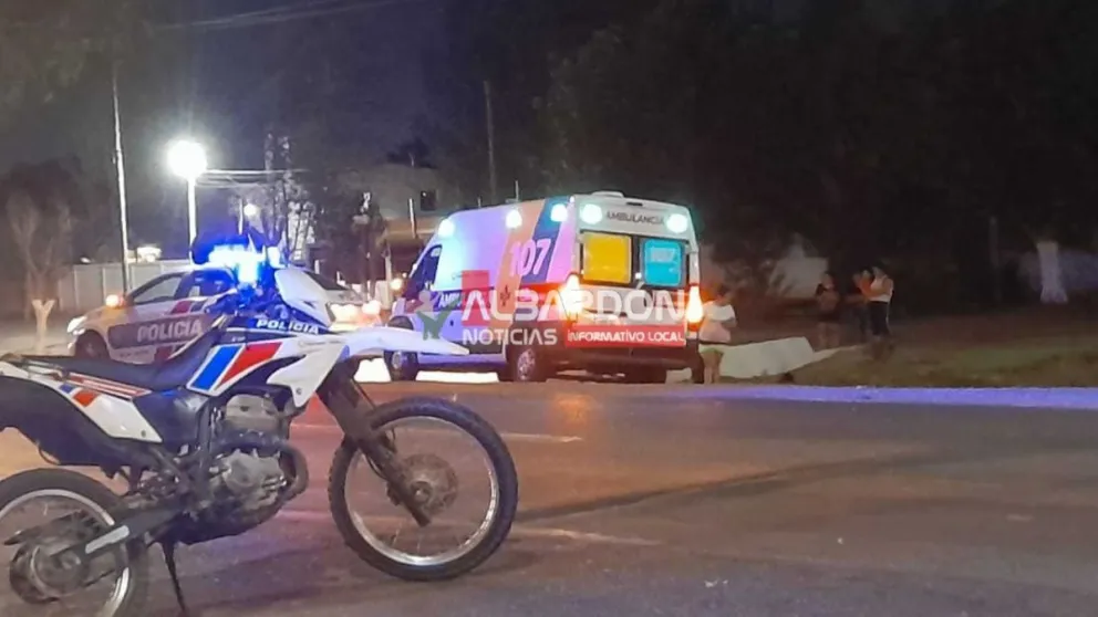 Chocó con un auto y por el fuerte impacto salió despedido de su moto